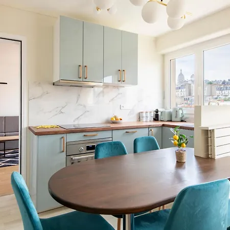 Spacious Montmartre - Sacre-coeur View & Balcony Apartament Paryż