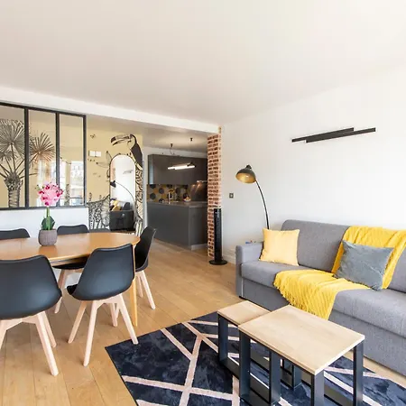 Spacious Montmartre - Sacre-coeur View & Balcony Apartament Paryż