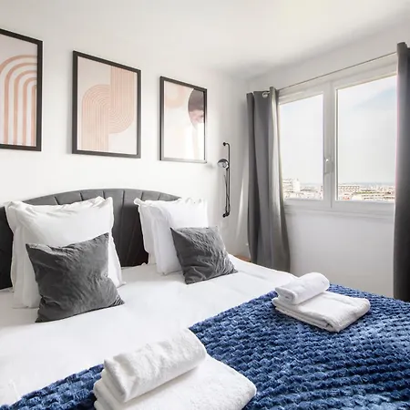 Spacious Montmartre - Sacre-coeur View & Balcony * Paryż