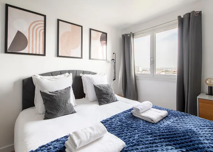 Spacious Montmartre - Sacre-coeur View & Balcony * パリ