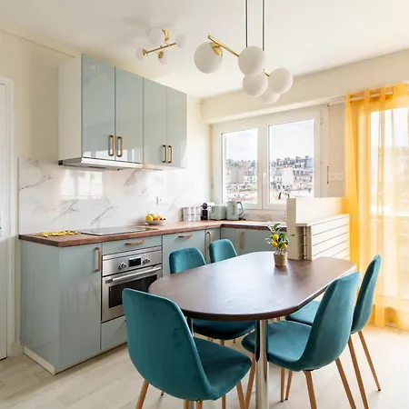 Spacious Montmartre - Sacre-coeur View & Balcony Appartement Parijs