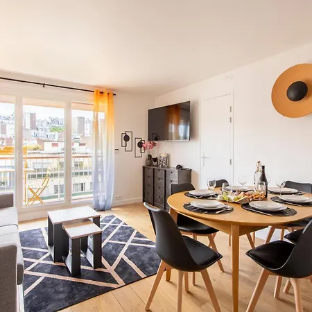 Spacious Montmartre - Sacre-coeur View & Balcony * Parijs